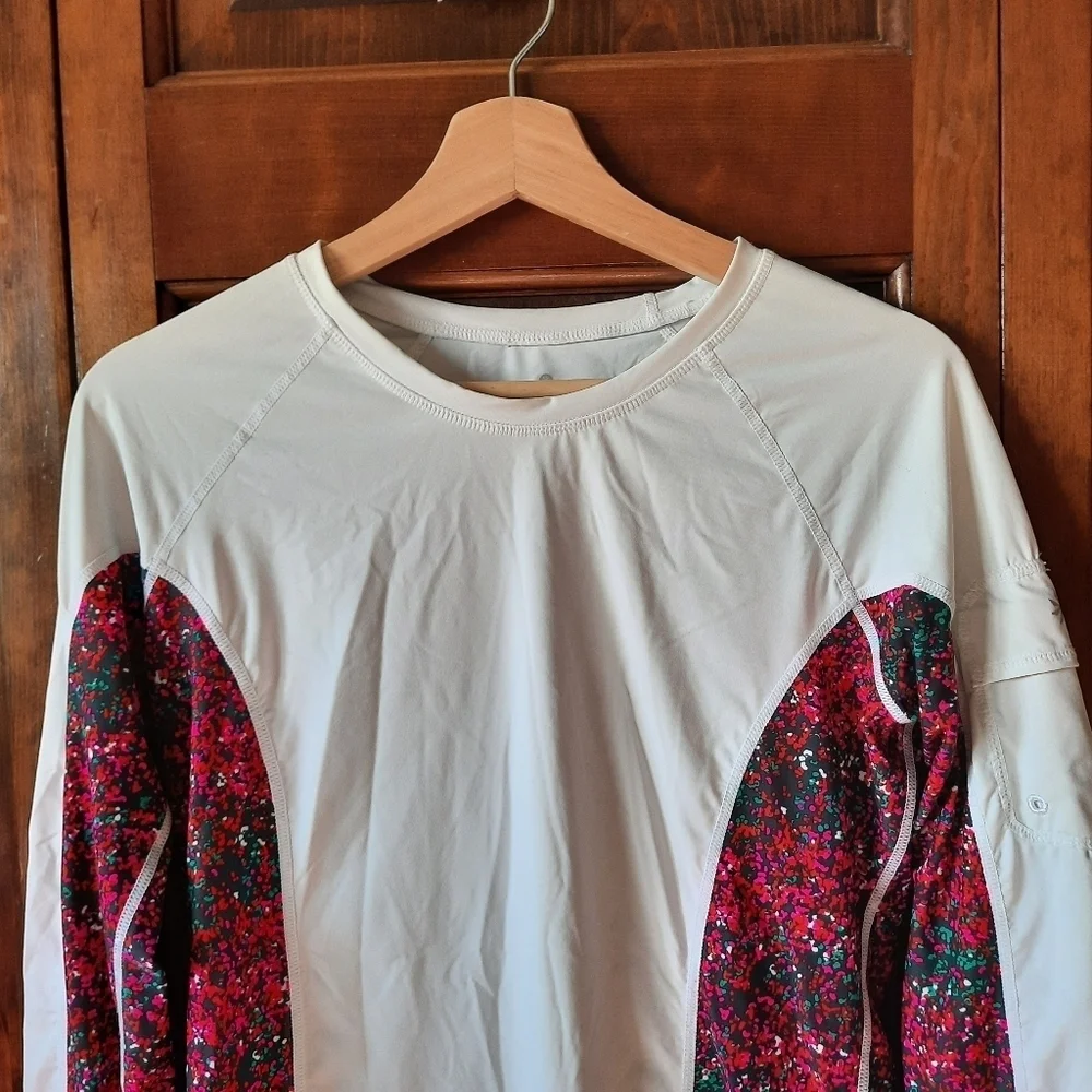 Athleta Santa Cruz Cutback Long Sleeve Rashguard Top White Swim Shirt Size M